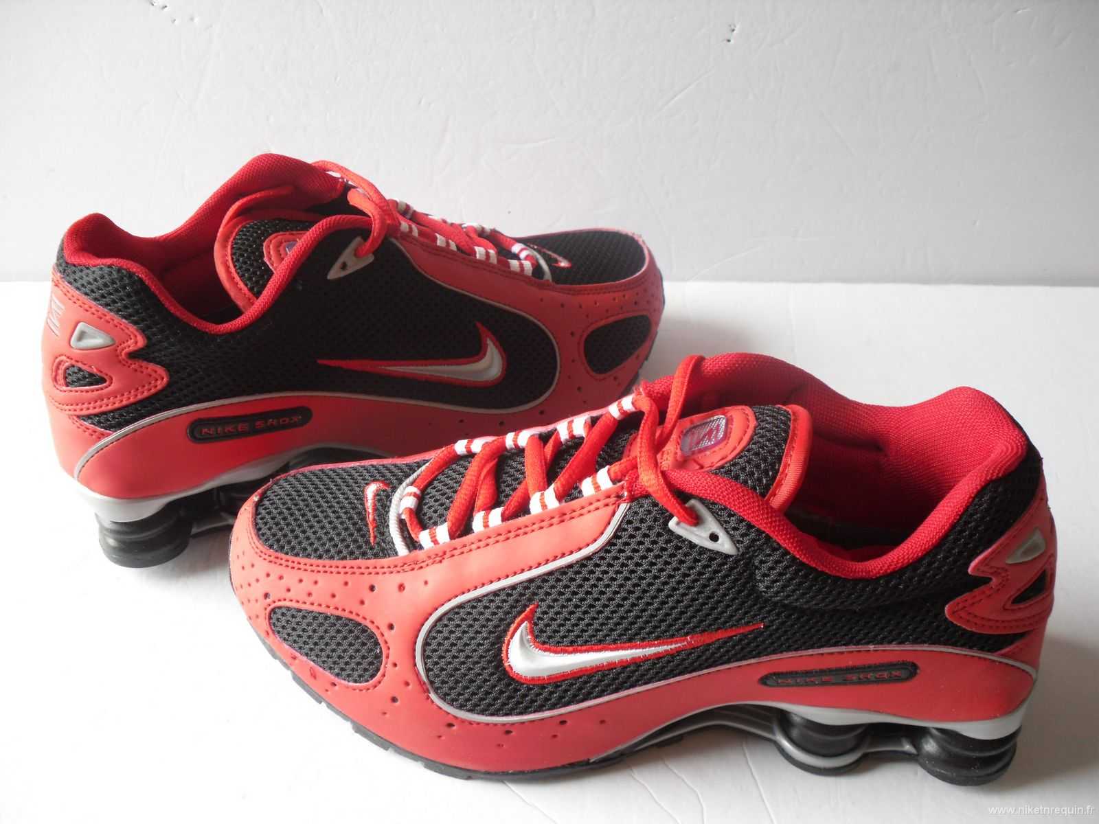 rouge et noir Nike Shox R4 Demon (2).JPG